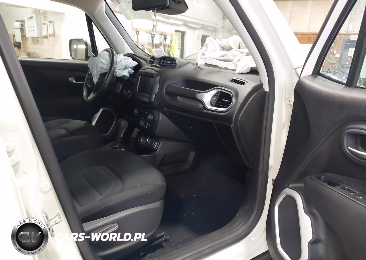 2020 Jeep Renegade Latitude 4X4 VIN:ZACNJBBB8LPM04592 - 5