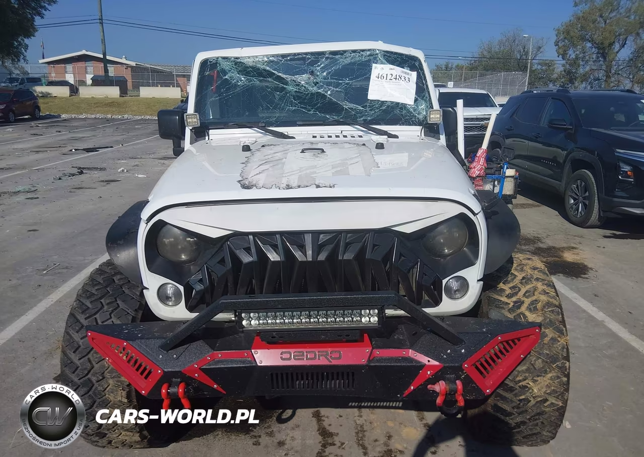 2015 Jeep Wrangler Unlimited Sahara VIN:1C4BJWEG2FL610360 - 13