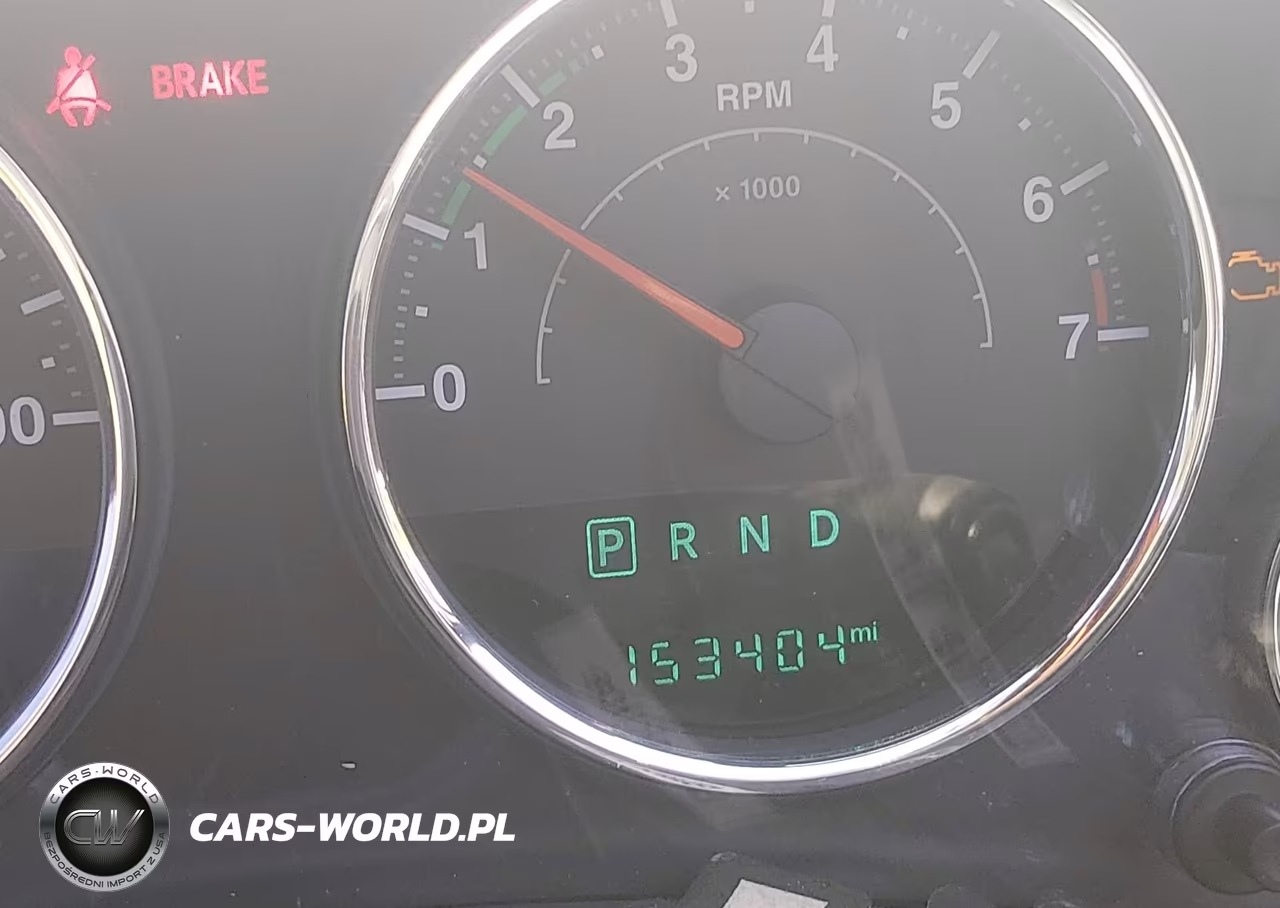 2015 Jeep Wrangler Unlimited Sahara VIN:1C4BJWEG2FL610360 - 16