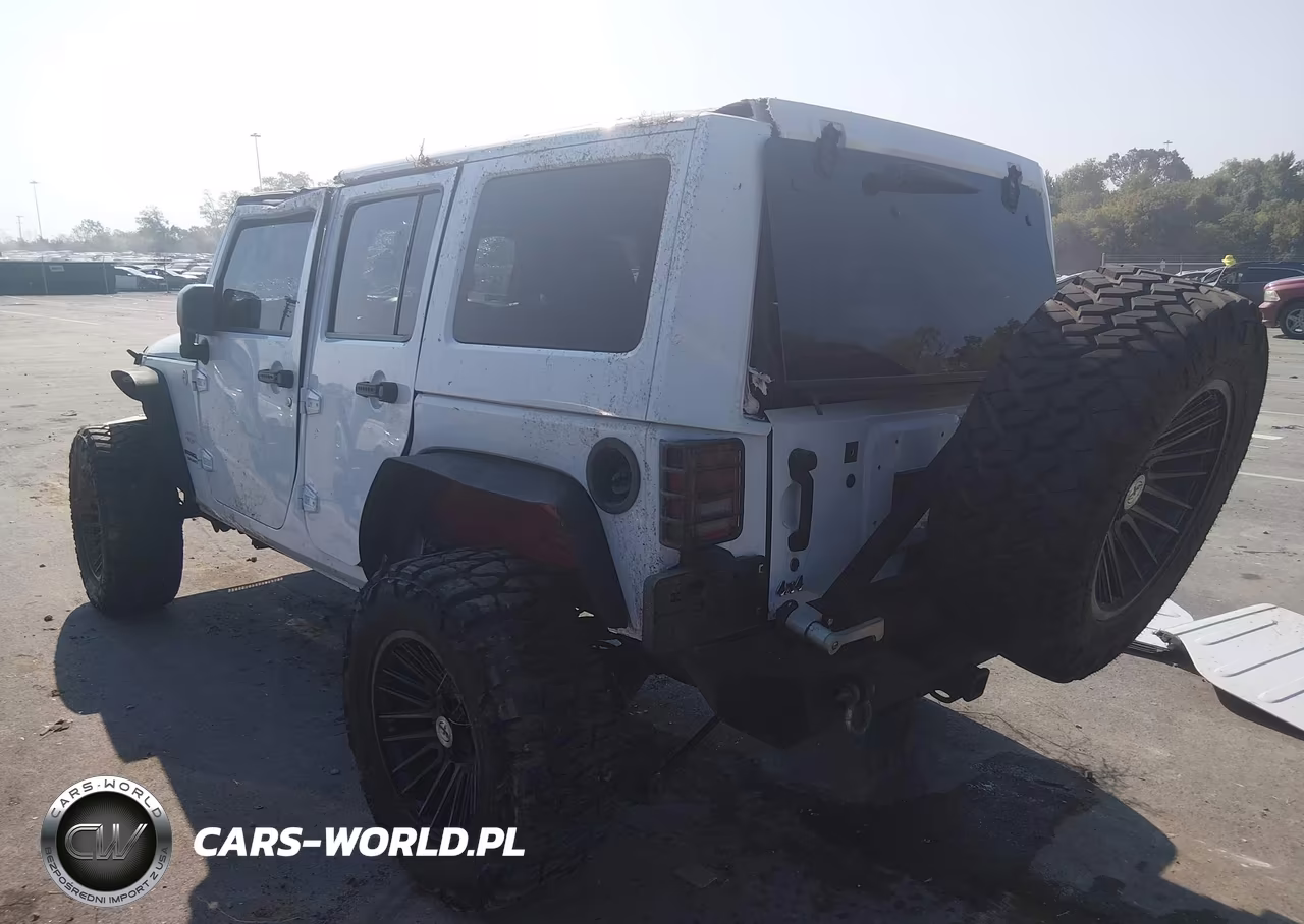 2015 Jeep Wrangler Unlimited Sahara VIN:1C4BJWEG2FL610360 - 3