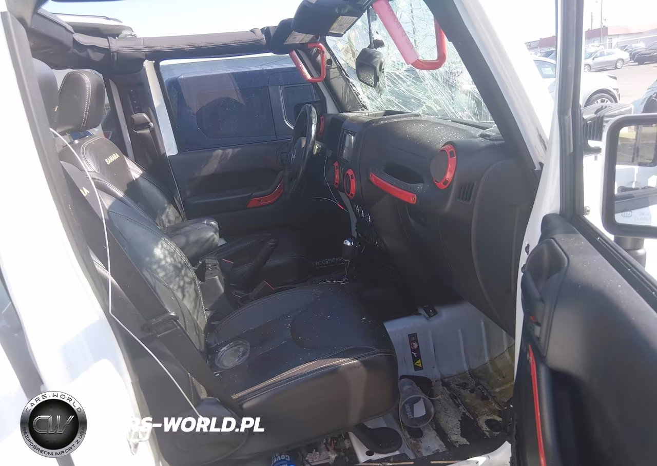 2015 Jeep Wrangler Unlimited Sahara VIN:1C4BJWEG2FL610360 - 5
