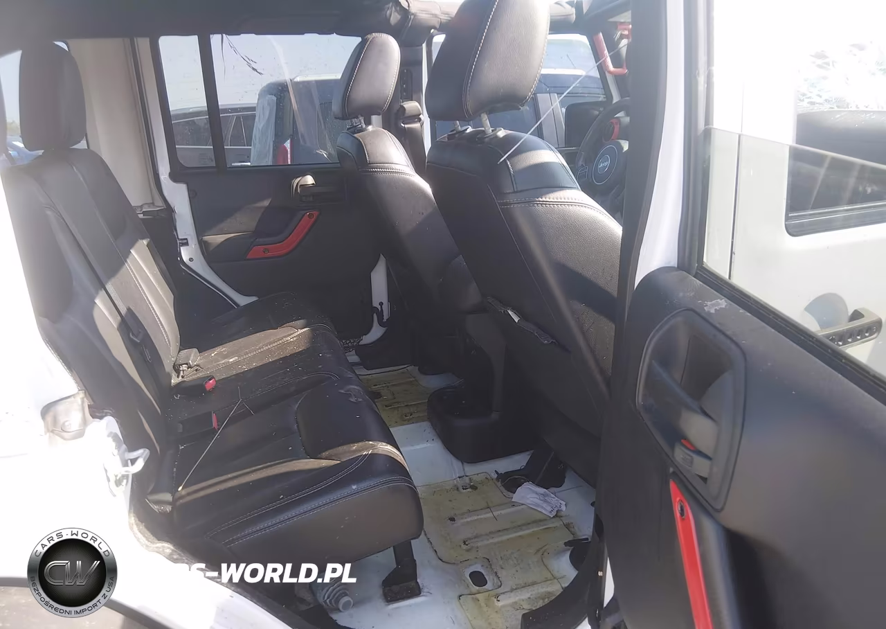 2015 Jeep Wrangler Unlimited Sahara VIN:1C4BJWEG2FL610360 - 8