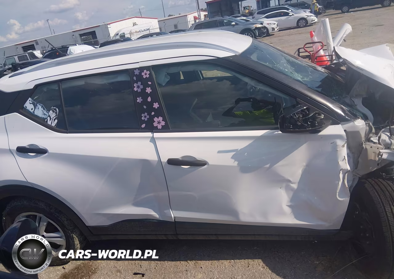 2019 Nissan Kicks S VIN:3N1CP5CUXKL522552 - 13