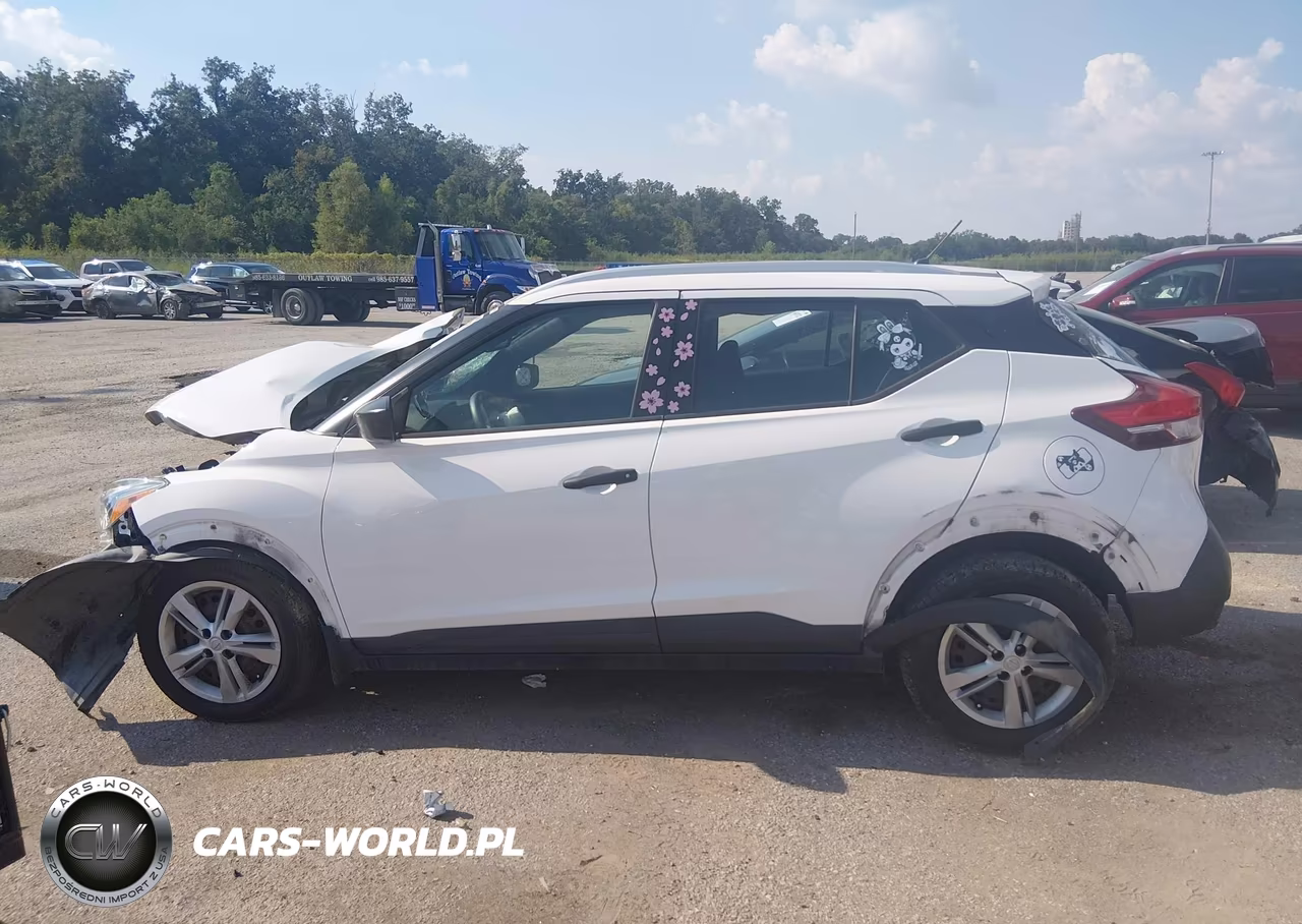 2019 Nissan Kicks S VIN:3N1CP5CUXKL522552 - 14