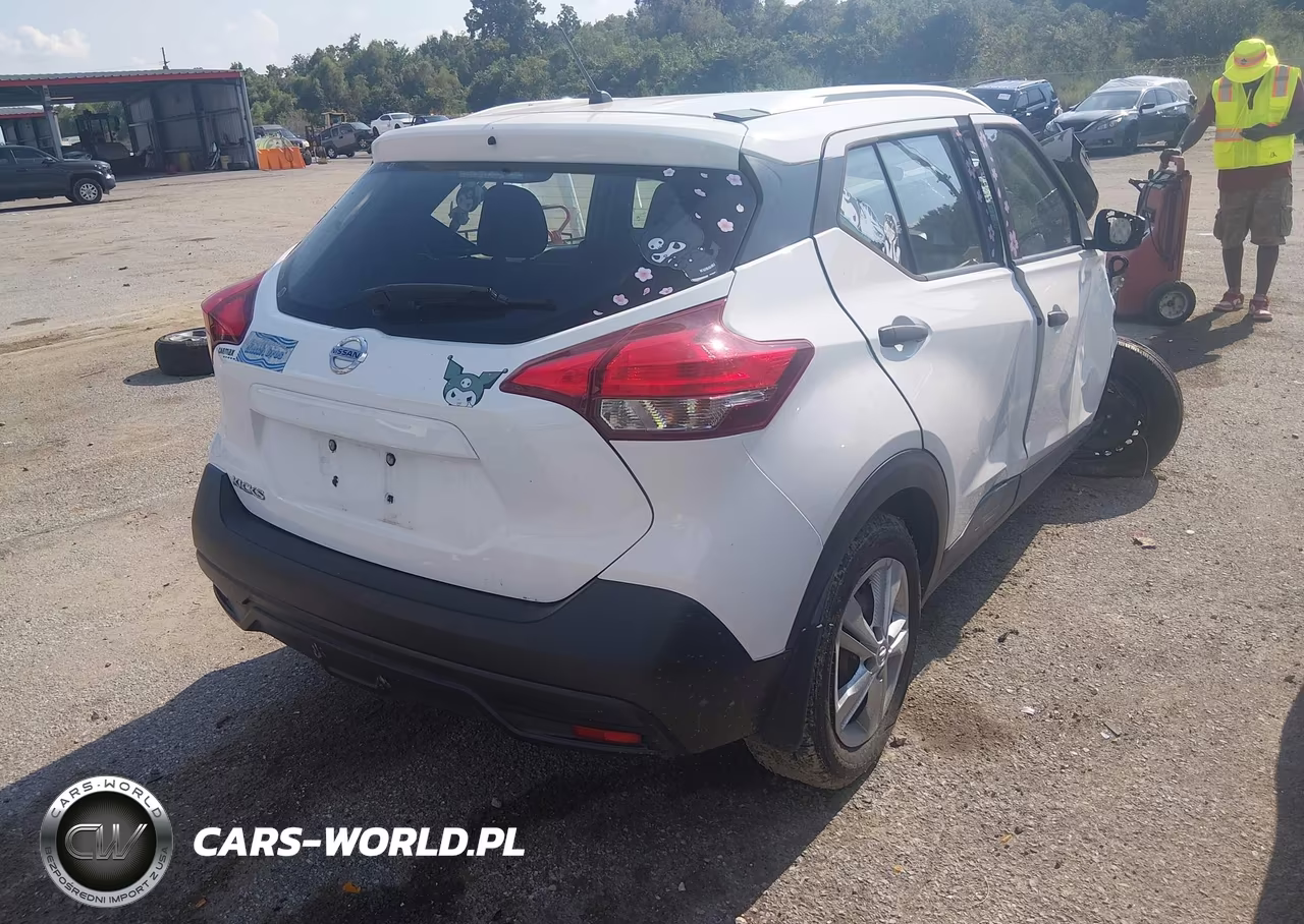 2019 Nissan Kicks S VIN:3N1CP5CUXKL522552 - 4