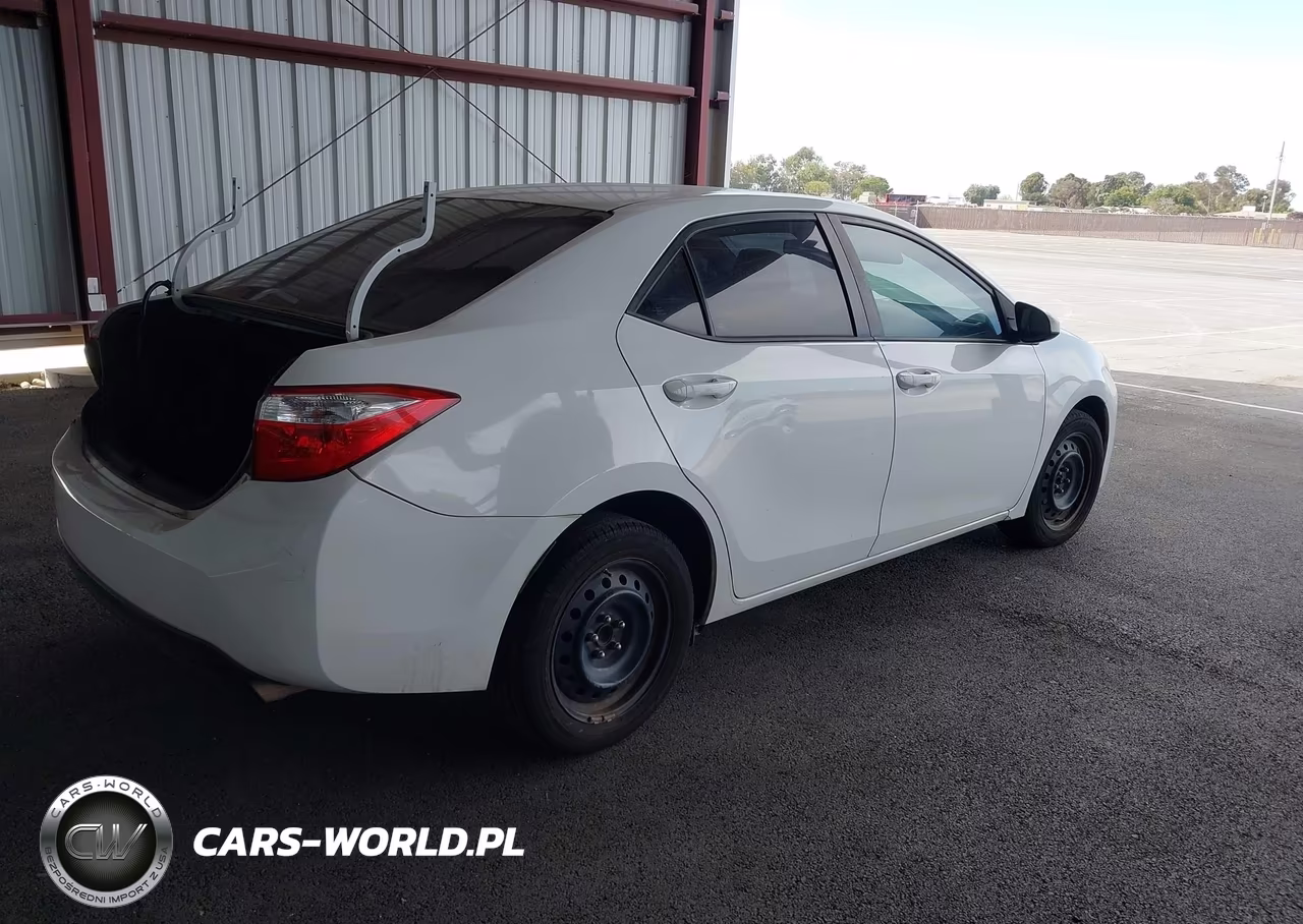 2016 Toyota Corolla Le VIN:5YFBURHE1GP418598 - 4