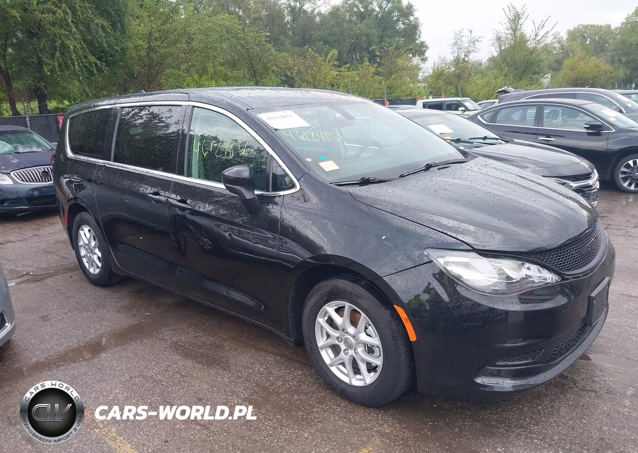 2022 Chrysler Voyager Lx
