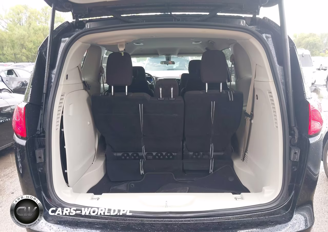 2022 Chrysler Voyager Lx VIN:2C4RC1CG8NR102804 - 17