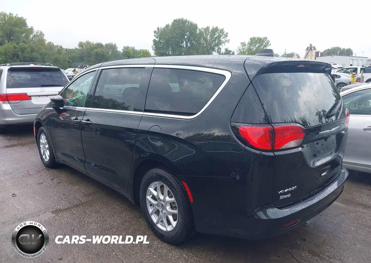 2022 Chrysler Voyager Lx VIN:2C4RC1CG8NR102804 - 3