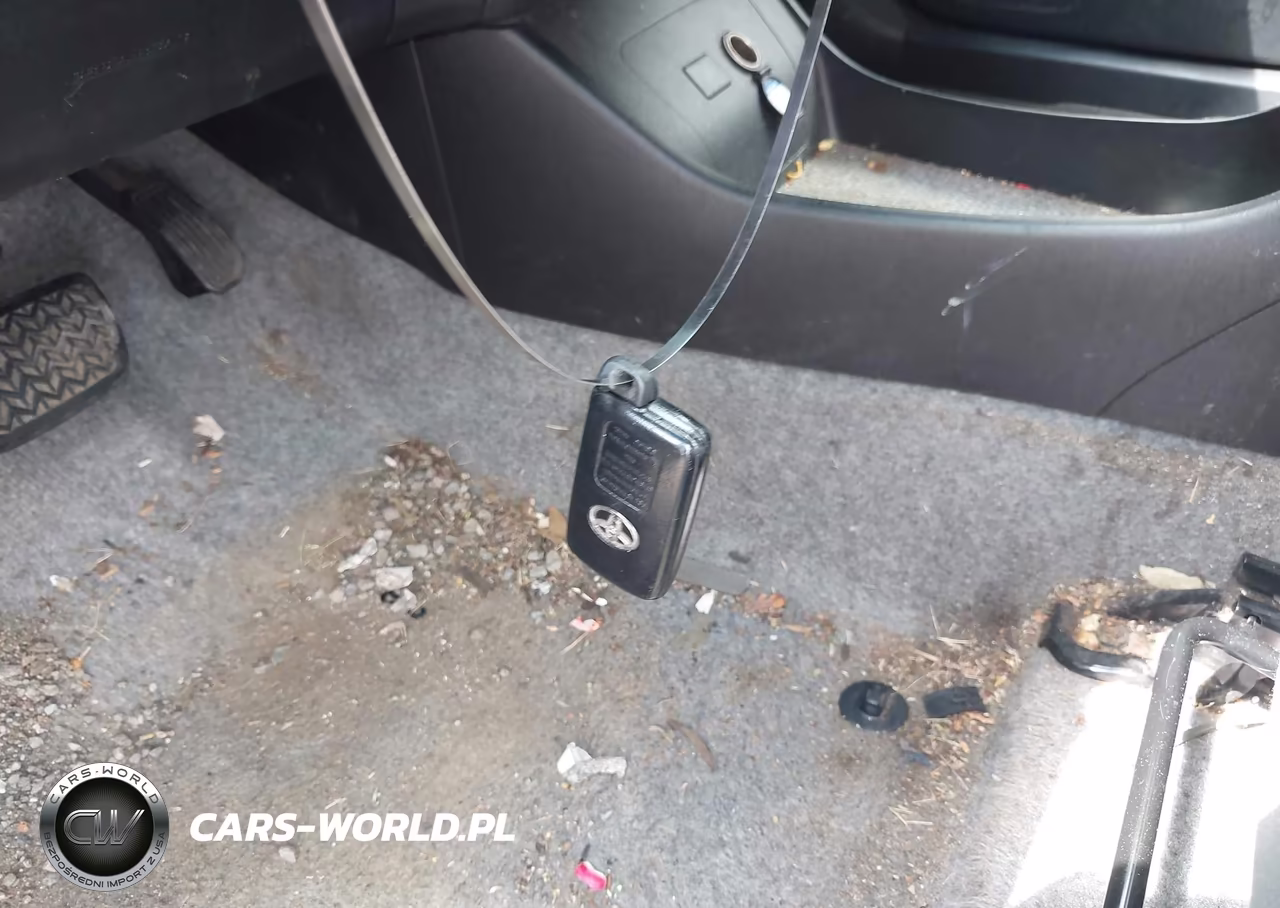 2013 Toyota Prius Two VIN:JTDKN3DU3D1617885 - 11