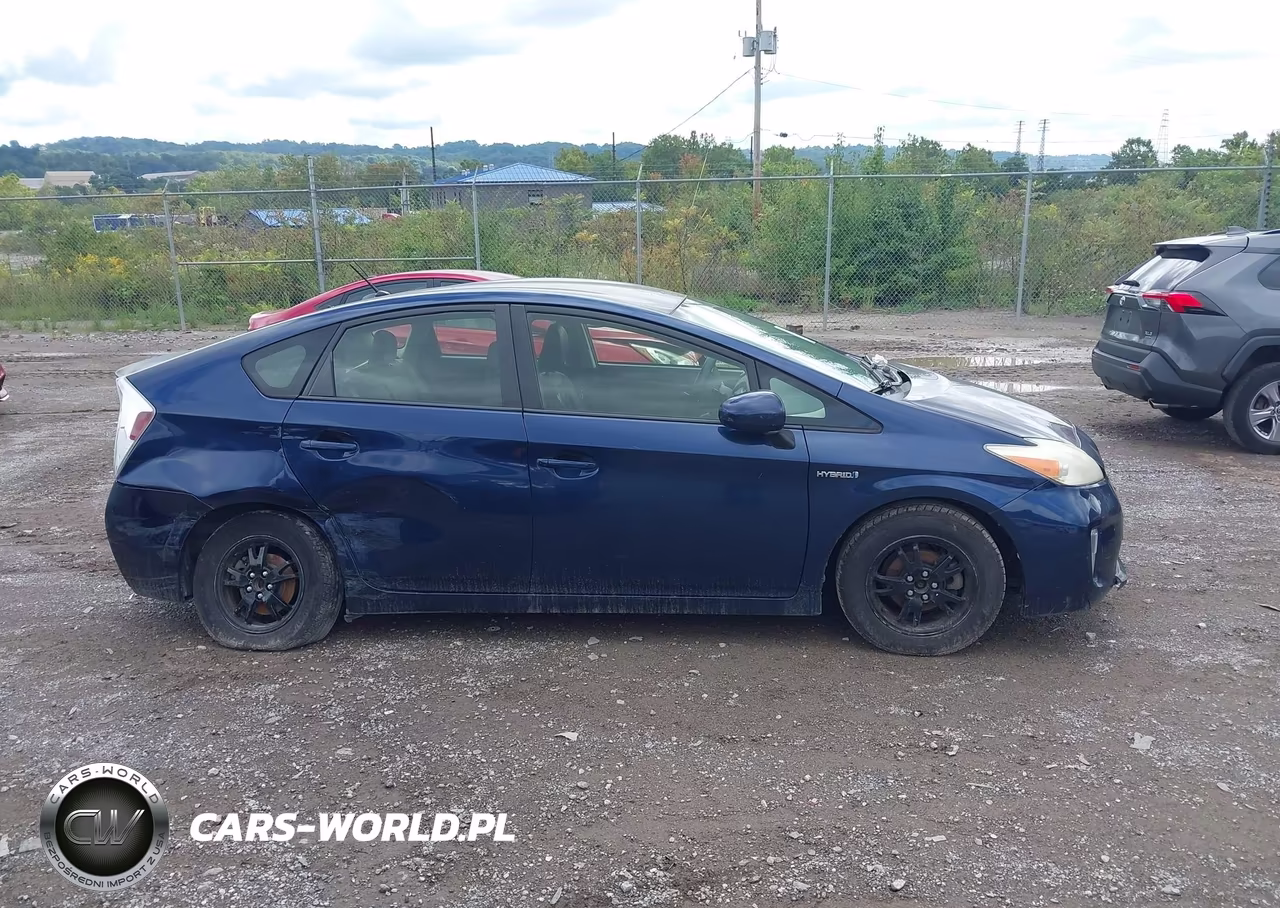 2013 Toyota Prius Two VIN:JTDKN3DU3D1617885 - 13