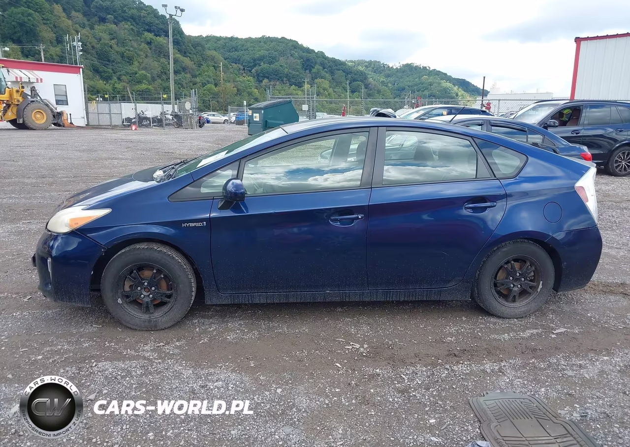 2013 Toyota Prius Two VIN:JTDKN3DU3D1617885 - 14