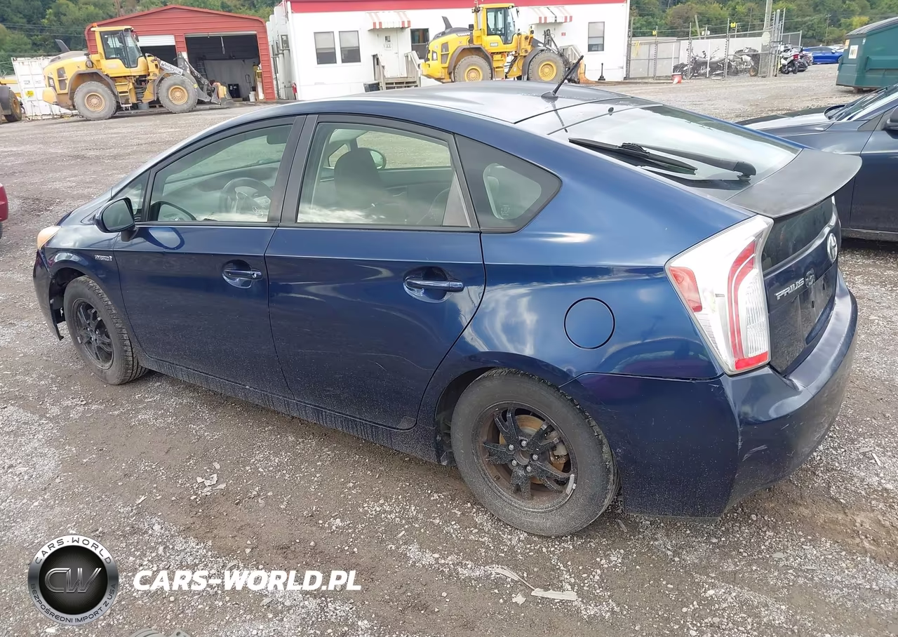 2013 Toyota Prius Two VIN:JTDKN3DU3D1617885 - 3