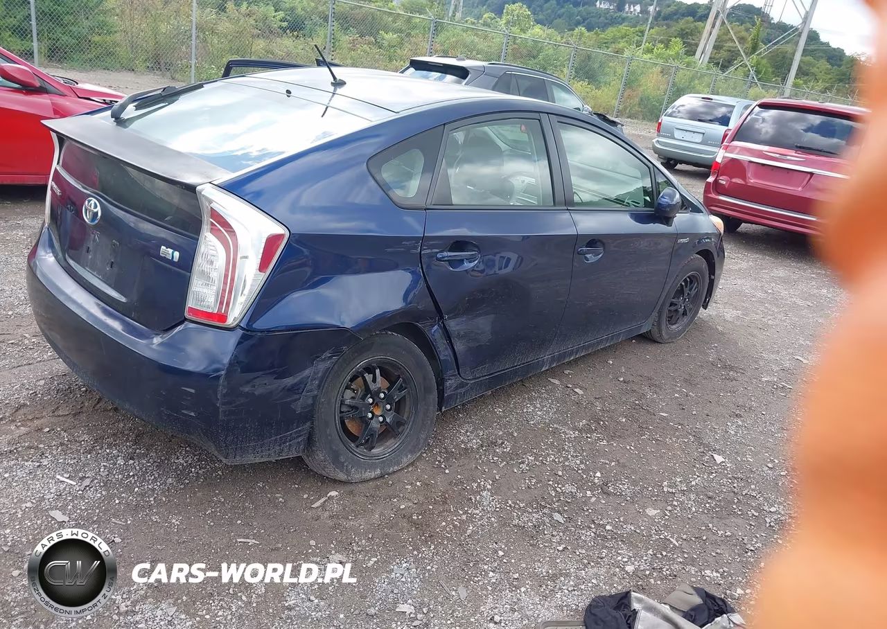 2013 Toyota Prius Two VIN:JTDKN3DU3D1617885 - 4
