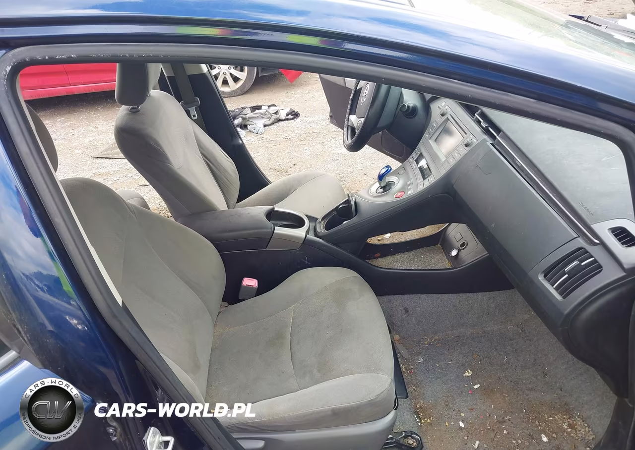 2013 Toyota Prius Two VIN:JTDKN3DU3D1617885 - 5