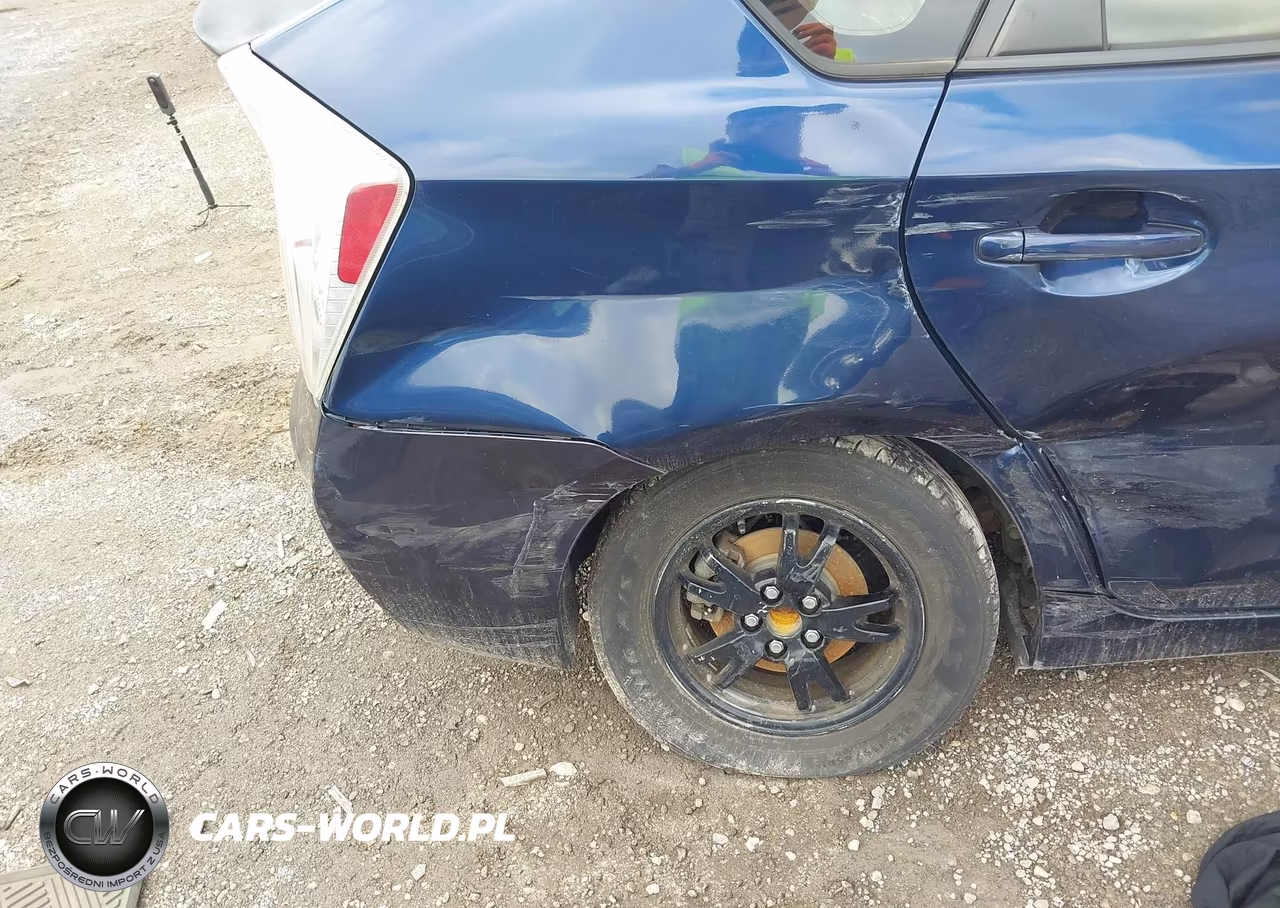 2013 Toyota Prius Two VIN:JTDKN3DU3D1617885 - 6