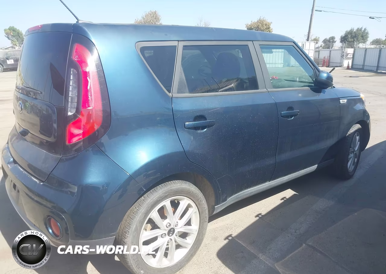 2018 Kia Soul + VIN:KNDJP3A57J7624690 - 13