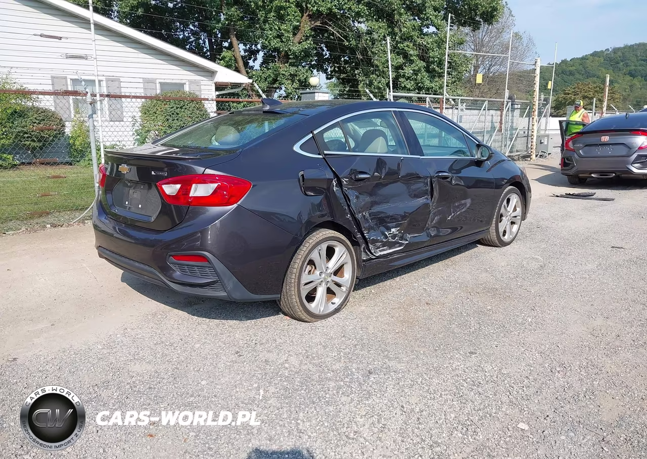 2017 Chevrolet Cruze Premier Auto VIN:1G1BF5SM0H7148374 - 4