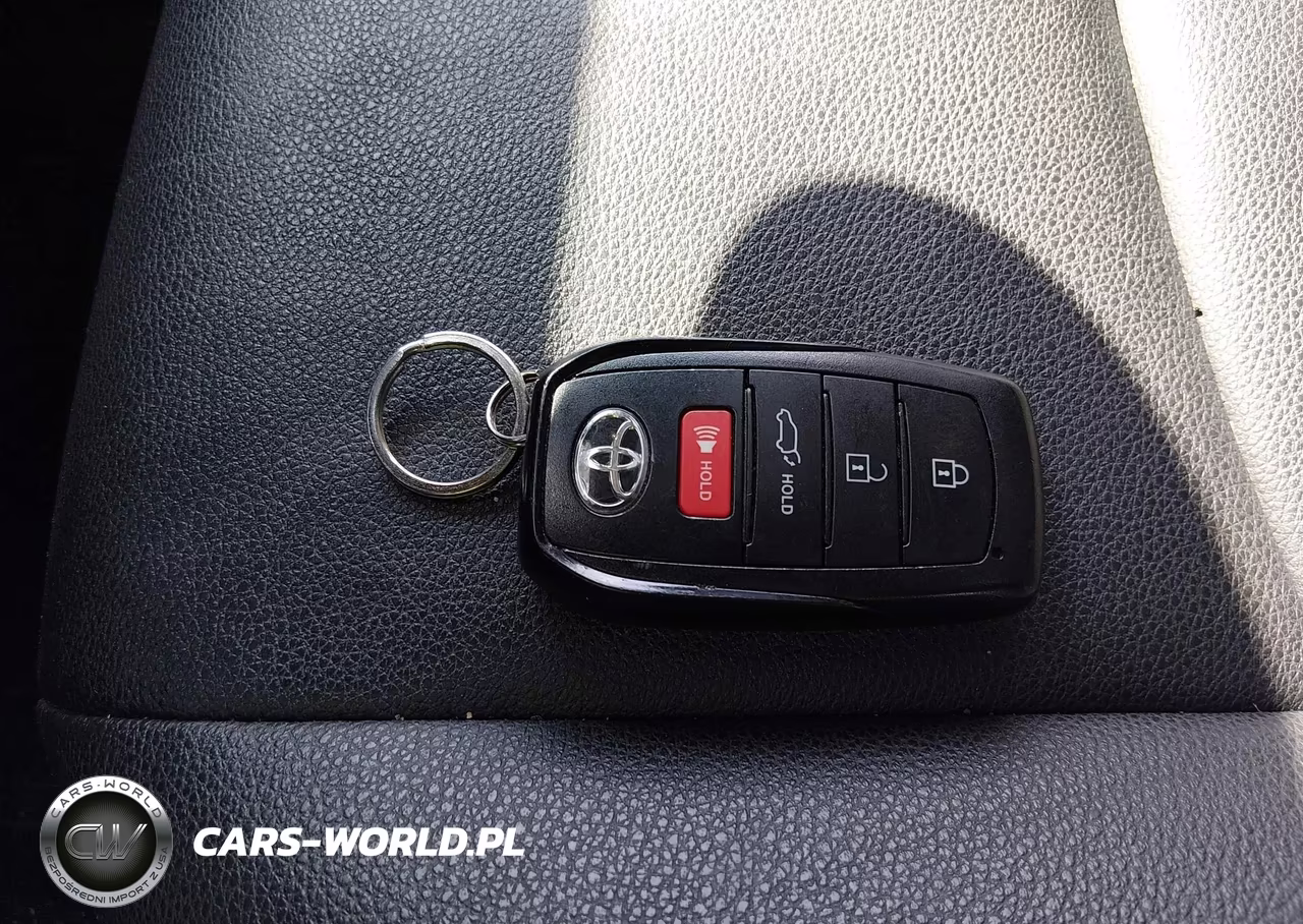 2022 Toyota Corolla Cross Xle VIN:7MUDAABG9NV013063 - 11