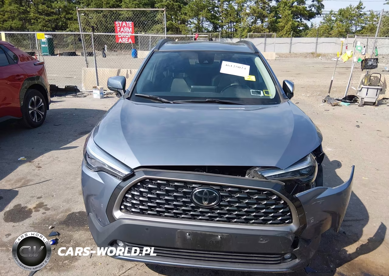2022 Toyota Corolla Cross Xle VIN:7MUDAABG9NV013063 - 12