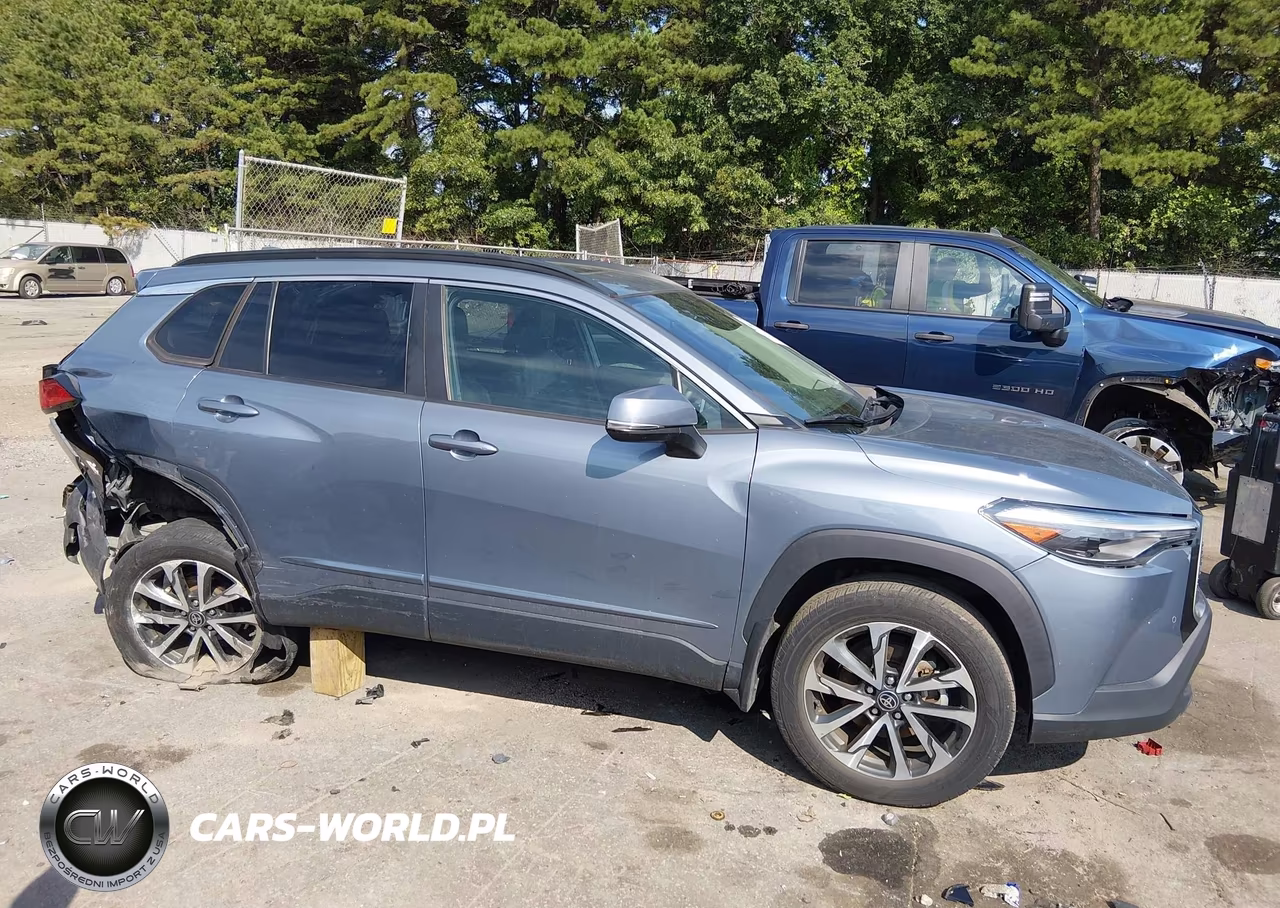 2022 Toyota Corolla Cross Xle VIN:7MUDAABG9NV013063 - 13