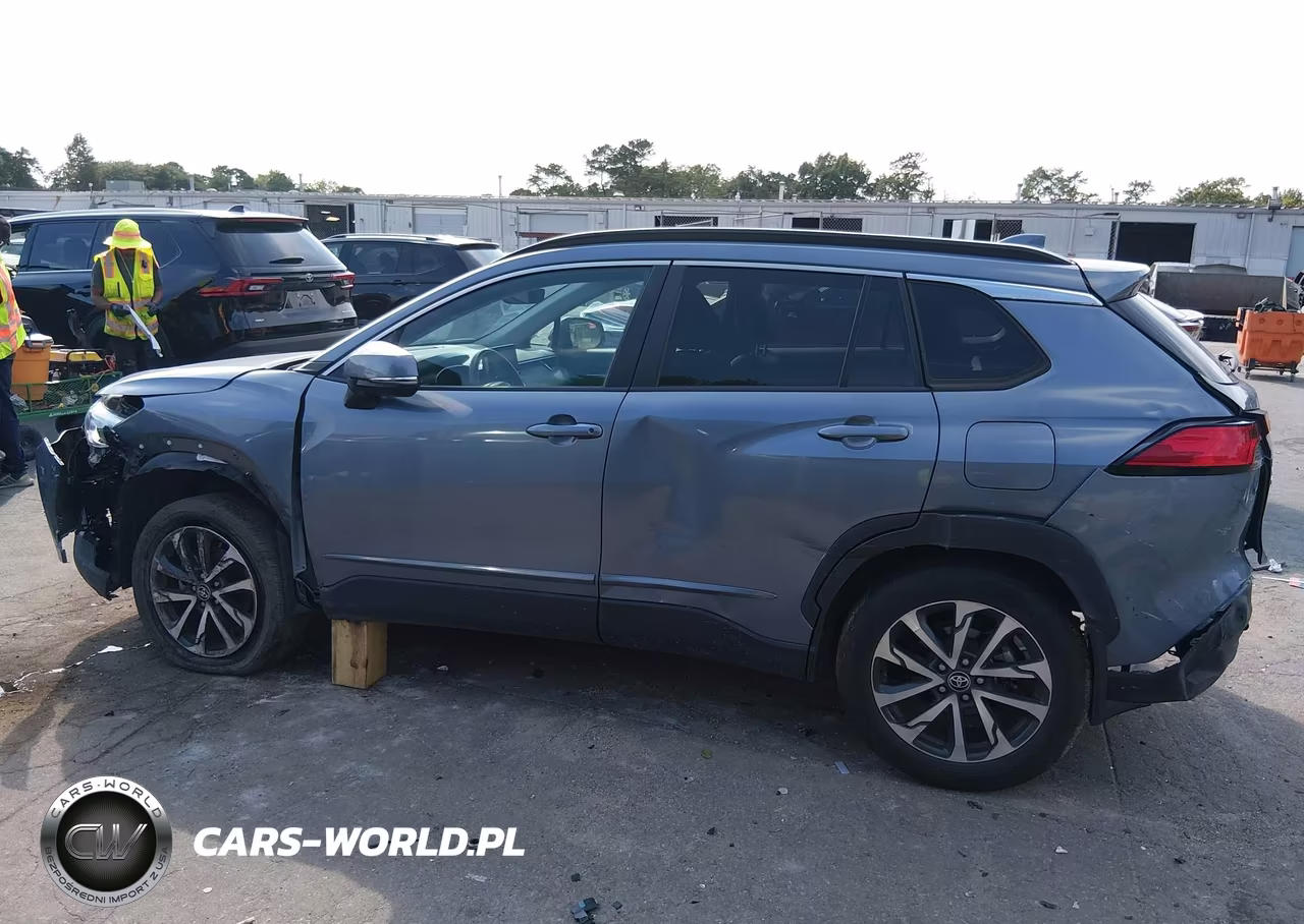 2022 Toyota Corolla Cross Xle VIN:7MUDAABG9NV013063 - 14