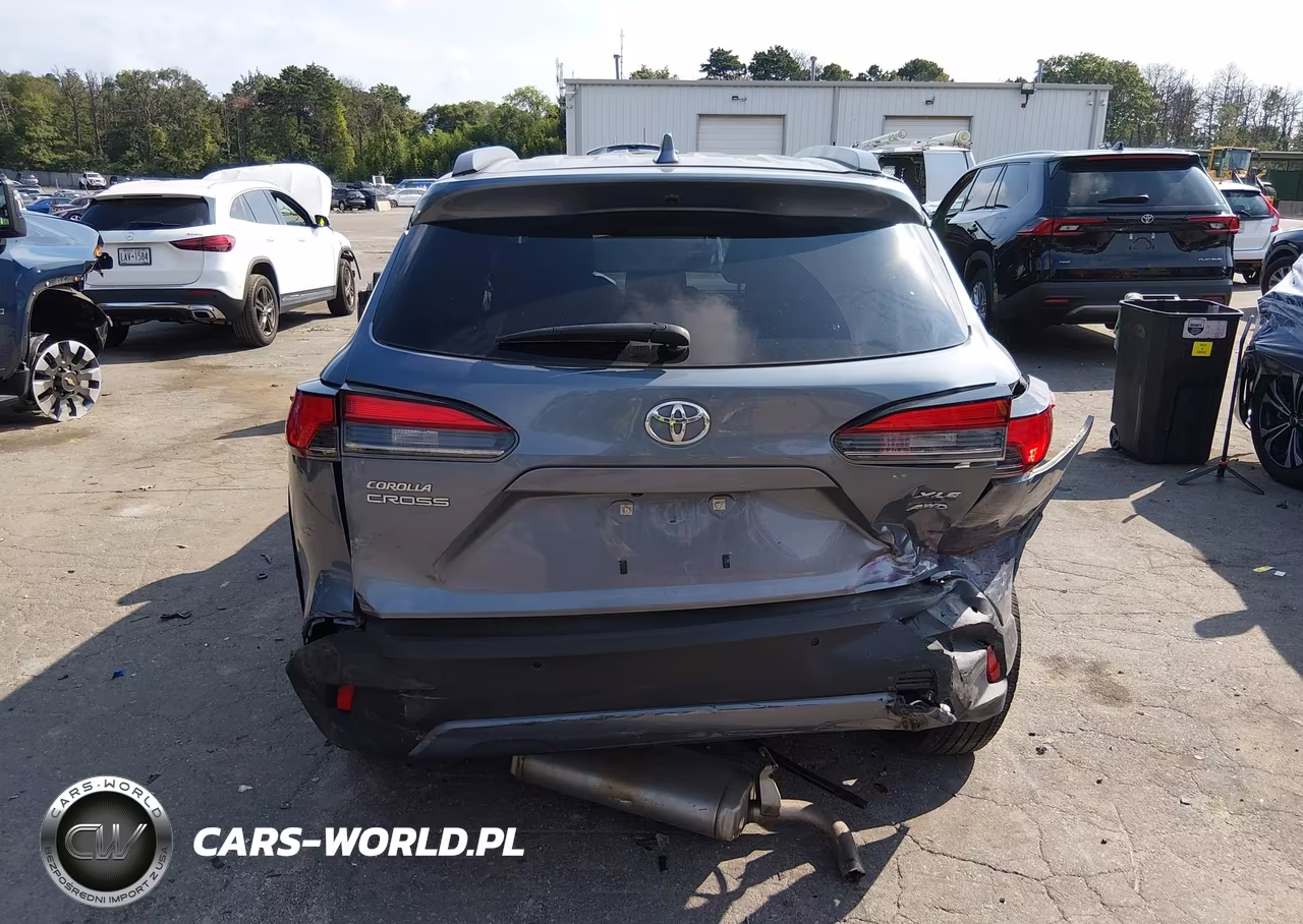 2022 Toyota Corolla Cross Xle VIN:7MUDAABG9NV013063 - 16