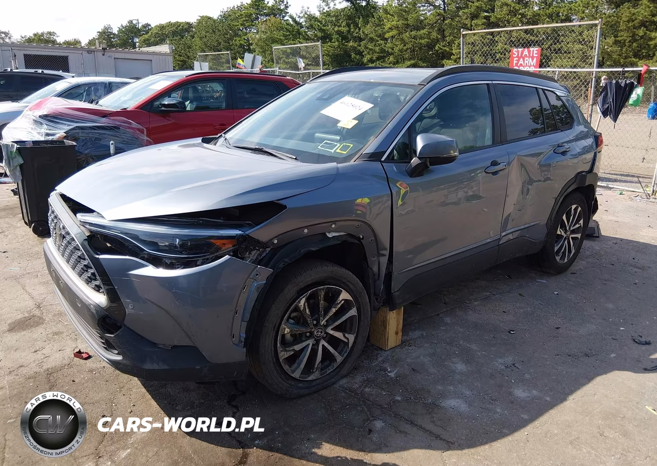 2022 Toyota Corolla Cross Xle VIN:7MUDAABG9NV013063 - 2