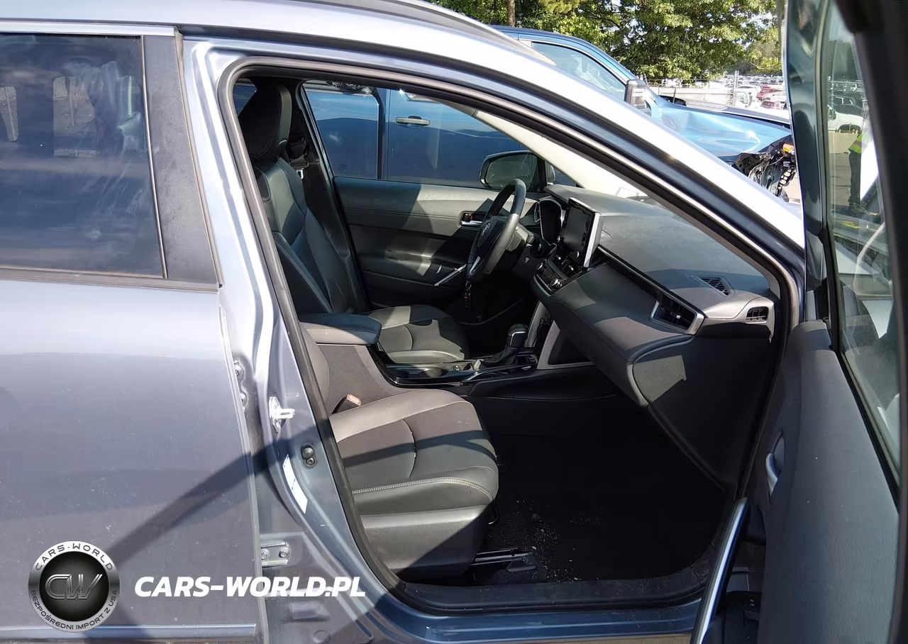 2022 Toyota Corolla Cross Xle VIN:7MUDAABG9NV013063 - 5