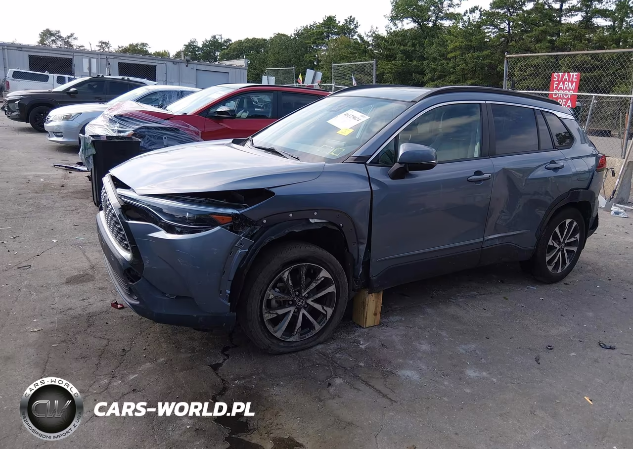 2022 Toyota Corolla Cross Xle VIN:7MUDAABG9NV013063 - 6