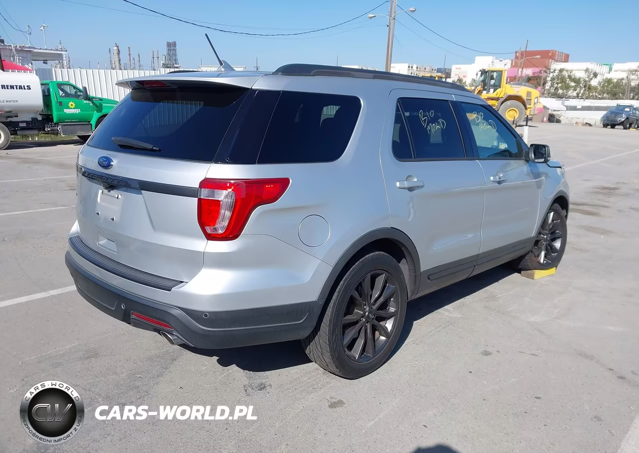 2018 Ford Explorer Xlt VIN:1FM5K7D89JGC72639 - 4