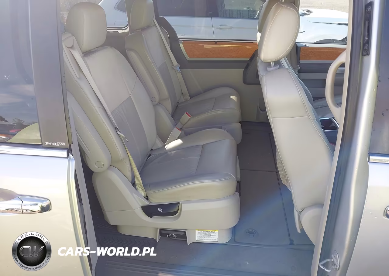 2010 Chrysler Town & Country Limited VIN:2A4RR6DX1AR150028 - 8