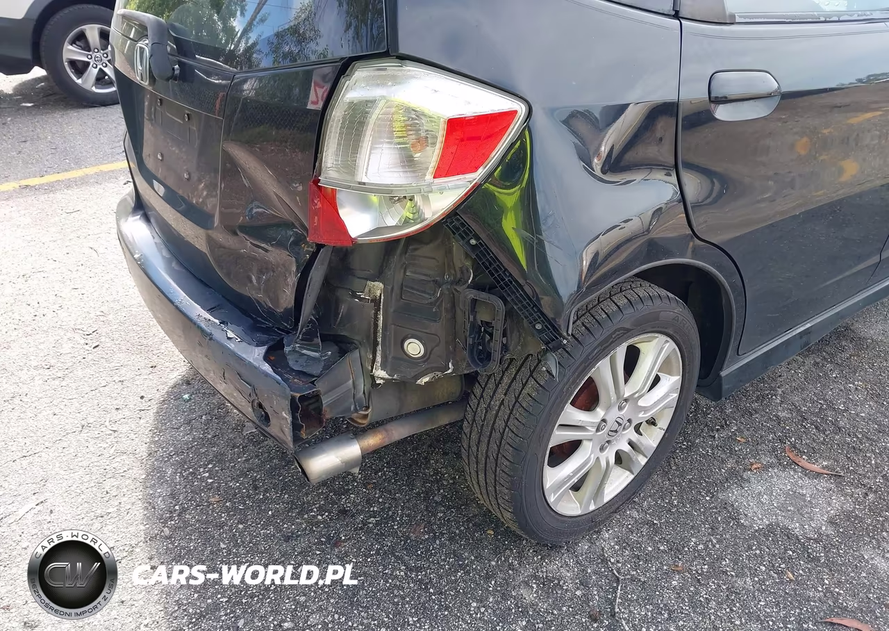 2011 Honda Fit Sport VIN:JHMGE8H52BC026548 - 13