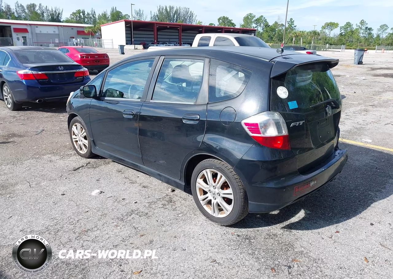 2011 Honda Fit Sport VIN:JHMGE8H52BC026548 - 3