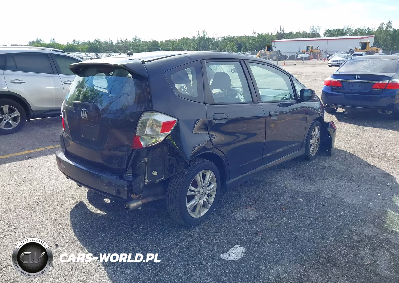 2011 Honda Fit Sport VIN:JHMGE8H52BC026548 - 4