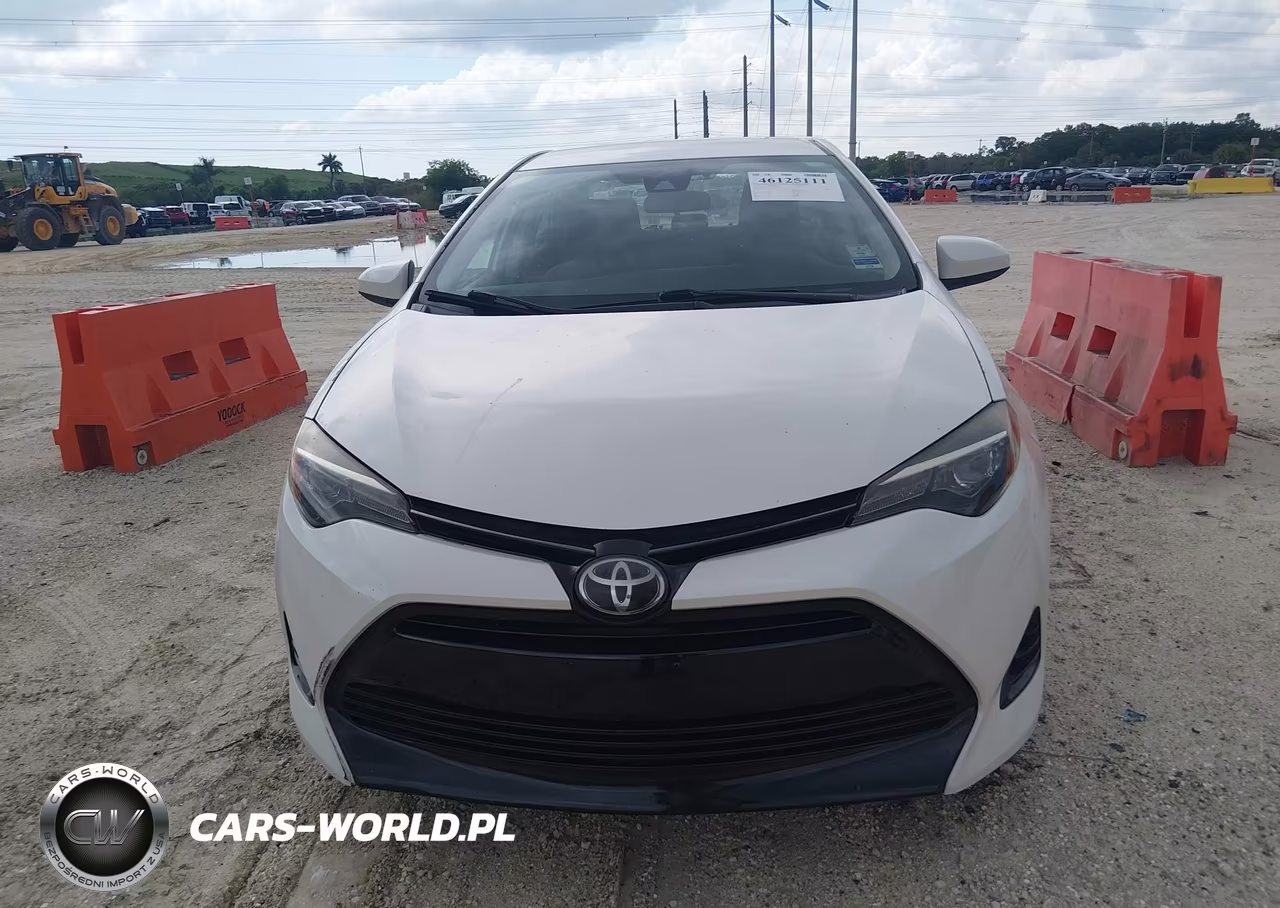 2017 Toyota Corolla Le VIN:5YFBURHE5HP678911 - 12