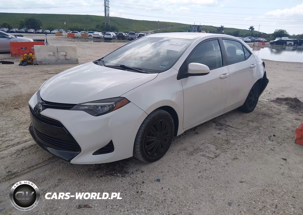 2017 Toyota Corolla Le VIN:5YFBURHE5HP678911 - 2