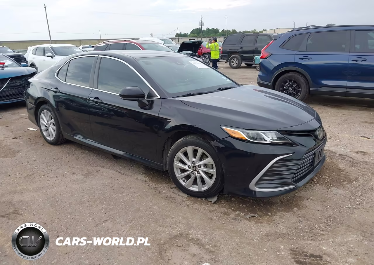 2021 Toyota Camry Le – zdjęcie 1 z 17