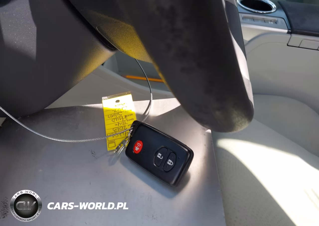 2013 Toyota Prius V Two VIN:JTDZN3EU4D3219716 - 11