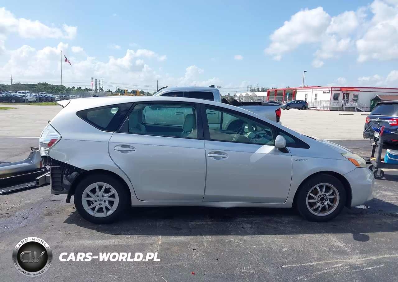 2013 Toyota Prius V Two VIN:JTDZN3EU4D3219716 - 14