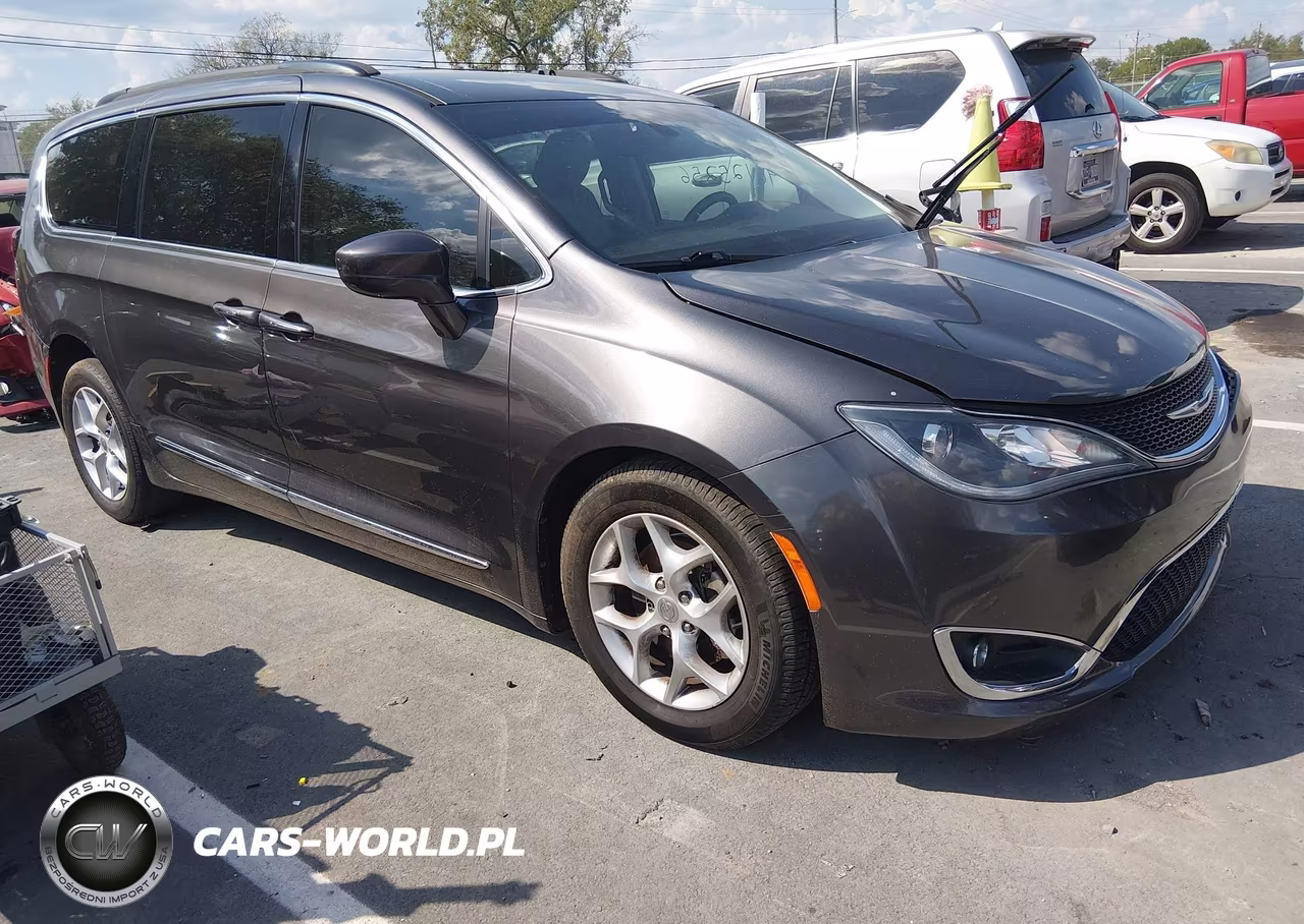2017 Chrysler Pacifica Touring-L