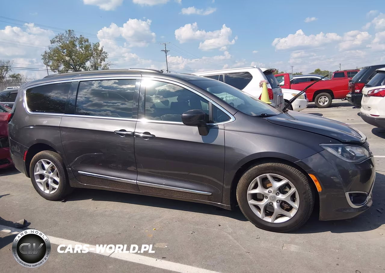 2017 Chrysler Pacifica Touring-L VIN:2C4RC1BG3HR684770 - 13