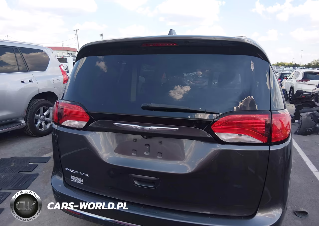 2017 Chrysler Pacifica Touring-L VIN:2C4RC1BG3HR684770 - 16