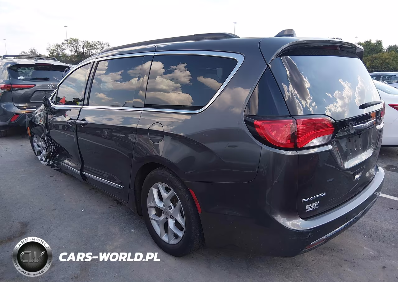 2017 Chrysler Pacifica Touring-L VIN:2C4RC1BG3HR684770 - 3