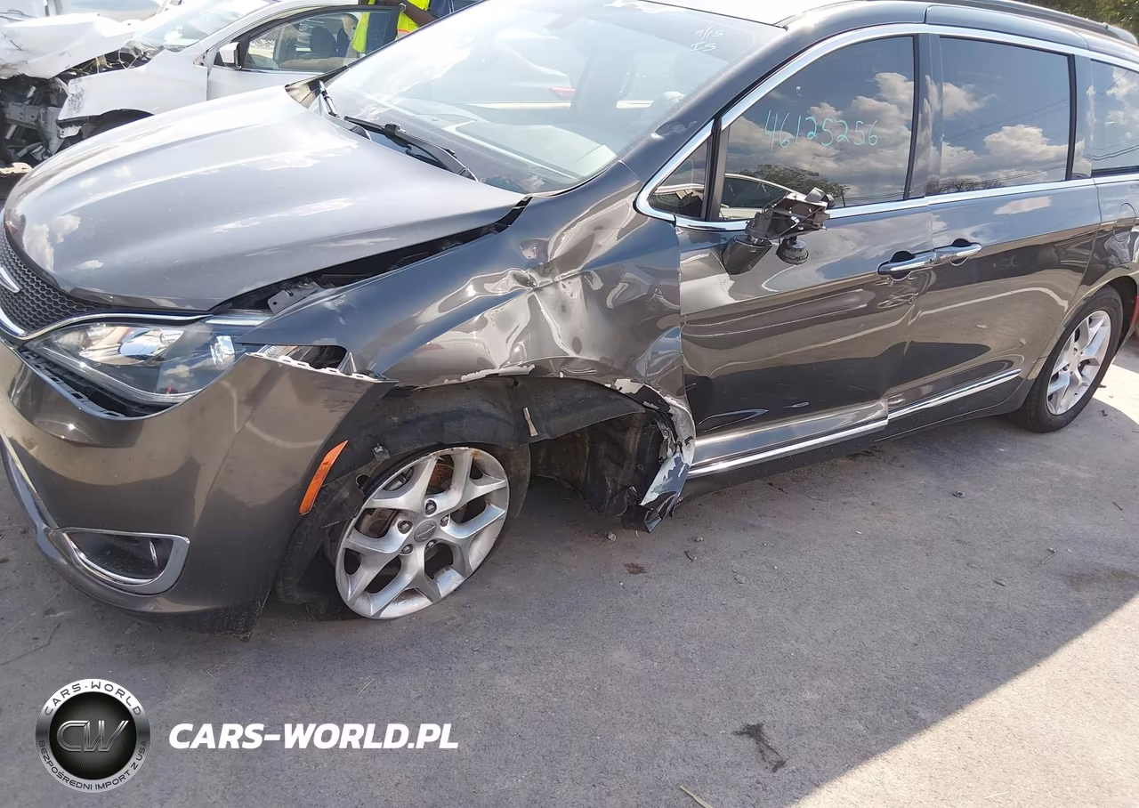 2017 Chrysler Pacifica Touring-L VIN:2C4RC1BG3HR684770 - 6