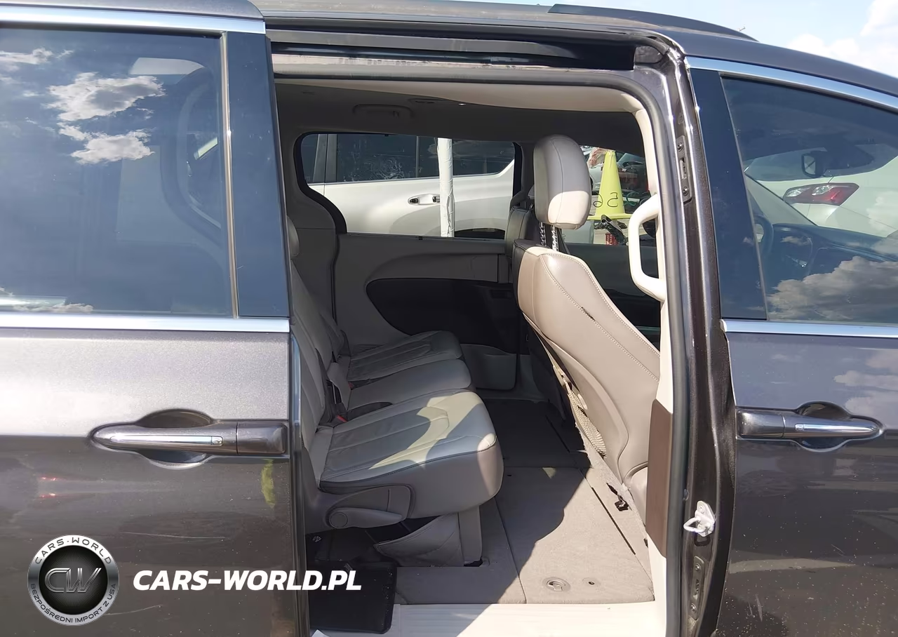 2017 Chrysler Pacifica Touring-L VIN:2C4RC1BG3HR684770 - 8