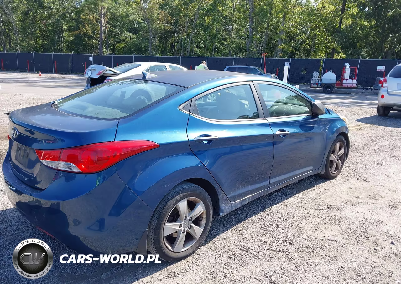 2013 Hyundai Elantra Gls VIN:KMHDH4AE0DU970761 - 4