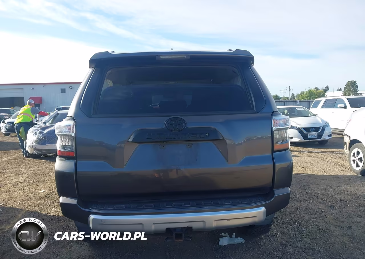2018 Toyota 4Runner Trd Off Road Premium VIN:JTEBU5JR7J5555521 - 17