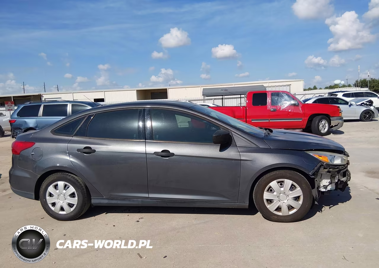 2018 Ford Focus S VIN:1FADP3E29JL216363 - 13