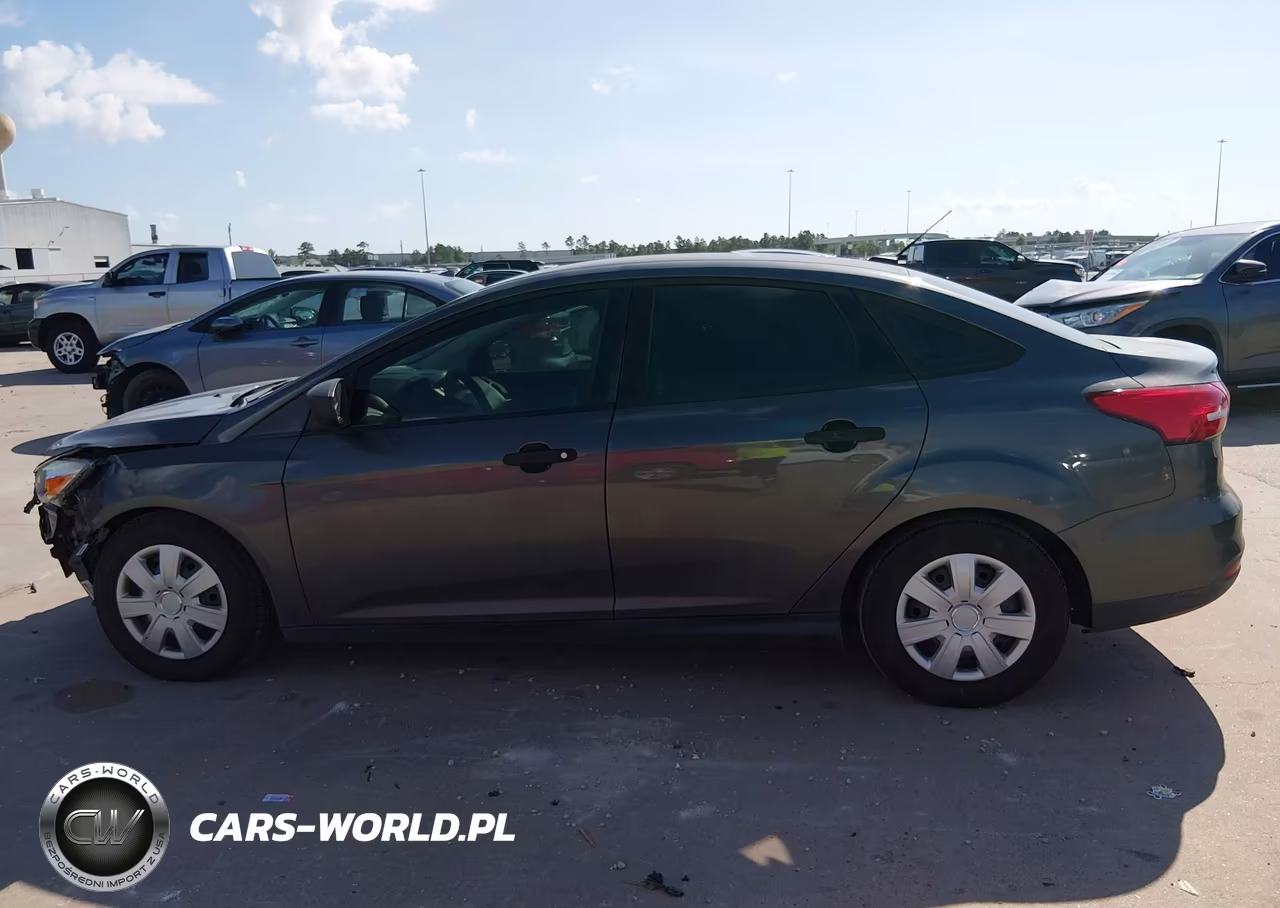 2018 Ford Focus S VIN:1FADP3E29JL216363 - 14